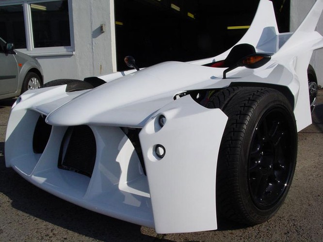 Oto krajowa krzyżówka motocykla i samochodu. Zobacz na filmie dzieło inżyniera z Gorzowa Wielkopolskiego!