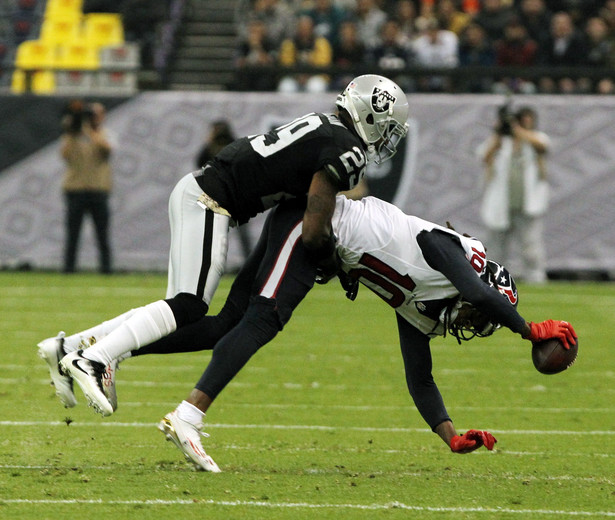 Liga NFL: Ósme zwyciestwo Raiders, dziewięć punktów Janikowskiego