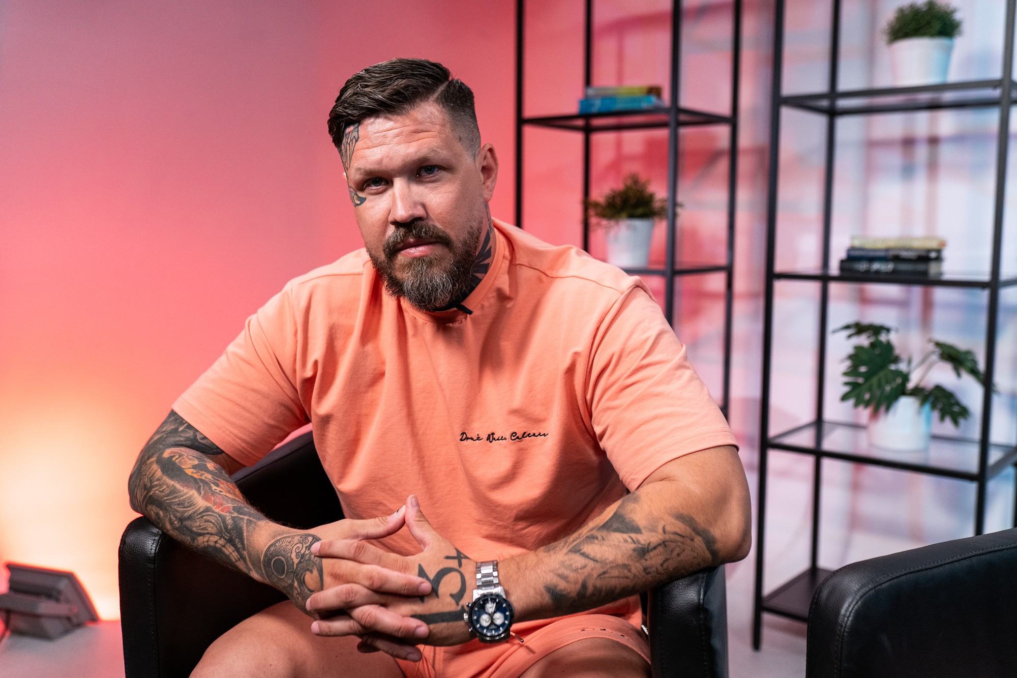 Slovenský raper Roman Grigely alias Momo v podcaste Off Record s Teri Čikoš.