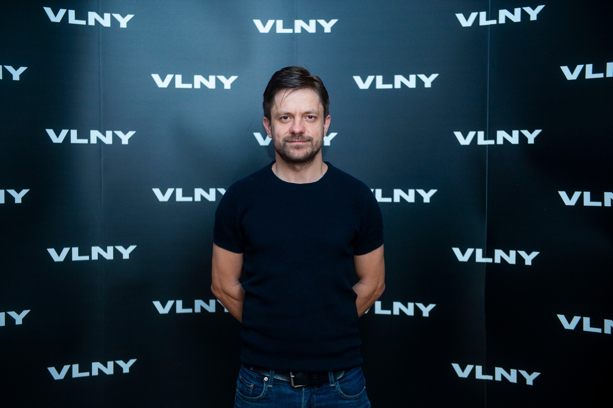 Režisér Jiří Mádl počas predpremiéry filmu Vlny