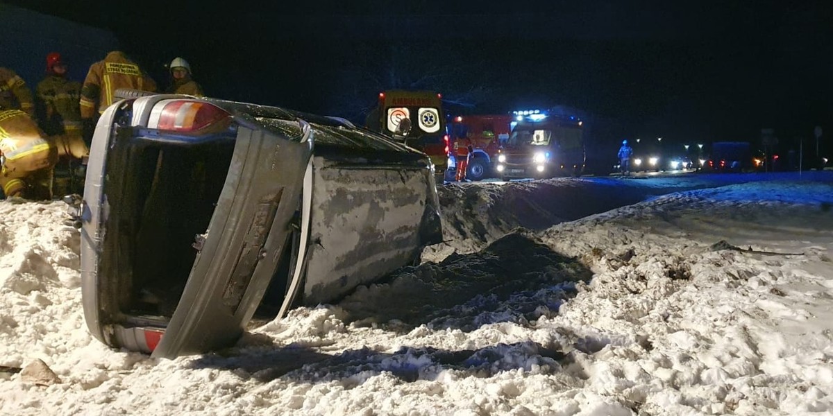 W Puczycach doszło do wypadku opla przewożącego cielaka.