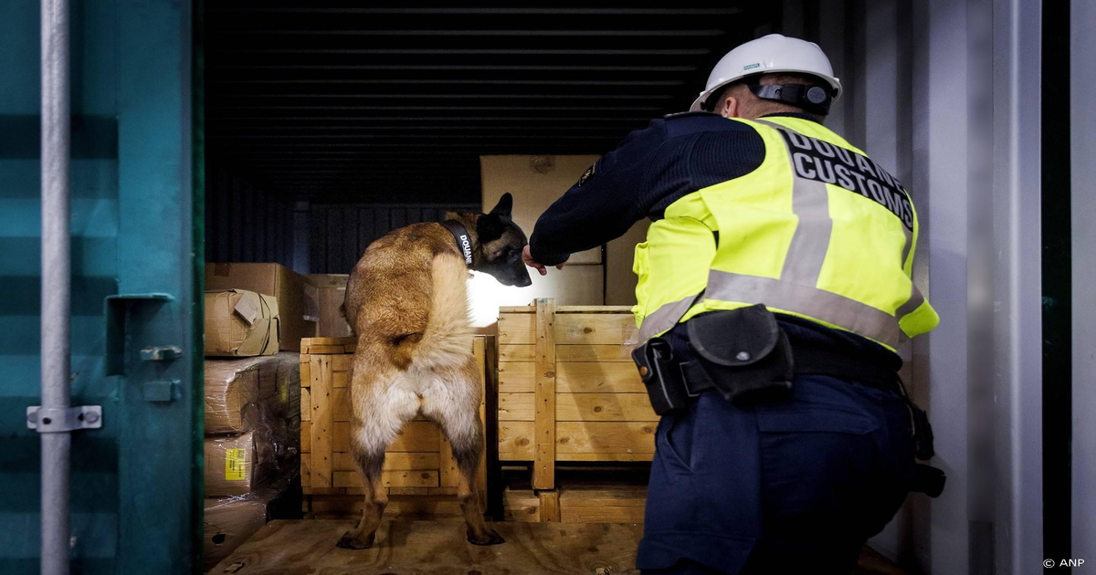 Politie treft 3 kilo heroïne en 91.000 euro aan bij metrocontrole