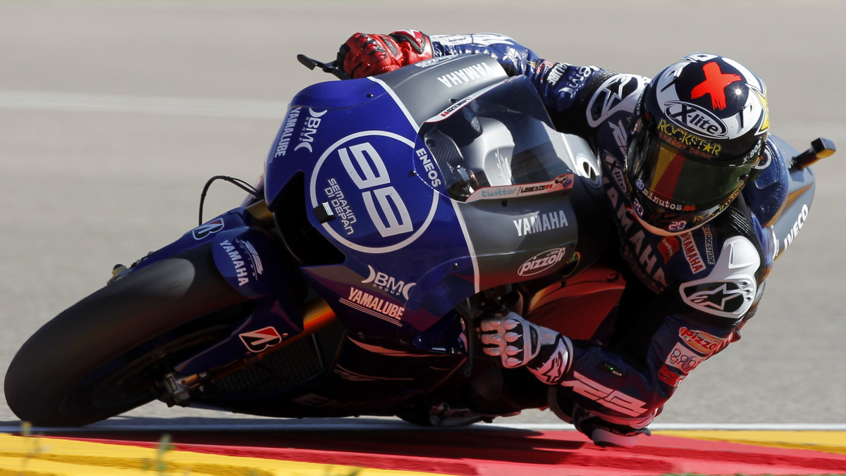 Jorge Lorenzo wygrał Grand Prix Włoch na torze Mugello trzeci rok z rzędu wyprzedzając lidera klasyfikacji generalnej Daniego Pedrose i trzeciego Cala Crutchlowa. Legenda i ulubieniec włoskiej widowni Valentino Rossi nie przejechał nawet jednego pełnego okrążenia z powodu upadku.