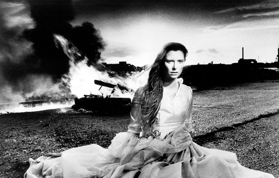 Tilda Swinton jako gosposia w świetnie przyjętym przez krytyków filmie "Ostatni Anglicy" (1987) w reż. Dereka Jarmana