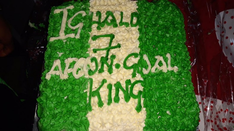 The cake was presented to Ighalo during dinner on ,Monday at Super Eagles camp in Asaba (Twitter/Super Eagles) 