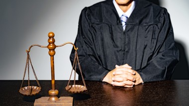 czy powoływanie „zaufanych ludzi” to dobry sposób na odpolitycznienie