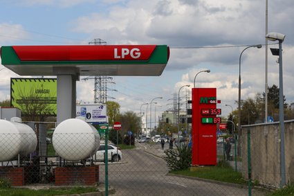 Ceny benzyny nie chcą się zatrzymać, ale... LPG spadają. Czy warto myśleć o montażu?