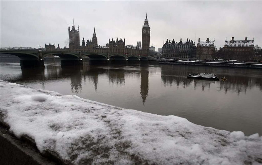 Zima w Londynie. Odwołują loty z Heathrow