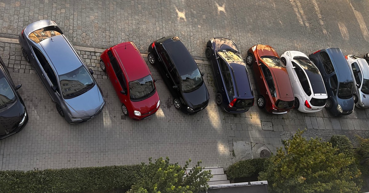 Zmiana przepisów dotyczących miejsc parkingowych. Będzie jeszcze trudniej o miejsce