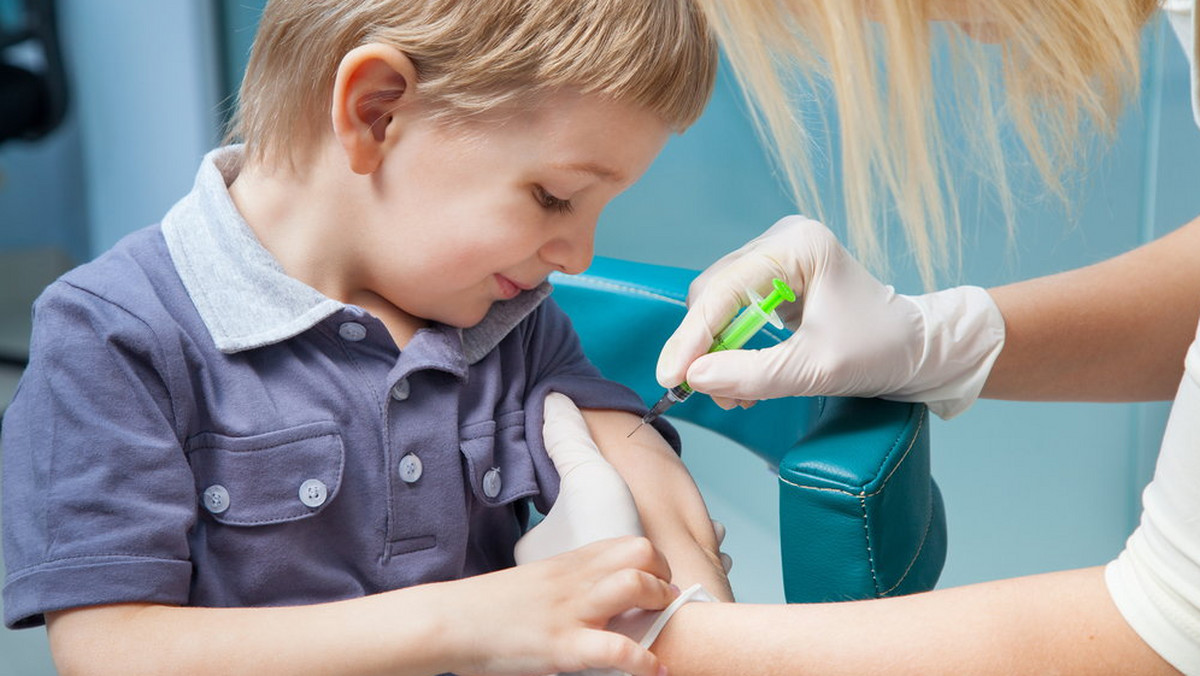 Kalendarz szczepień na 2016 rok wprowadza kilka istotnych zmian w dziedzinie bezpieczeństwa preparatów oraz na prośbę pediatrów, wprowadza dodatkową dawkę szczepionki w przypadku krztuśca. Zmiany dotyczą szczepionek przeciwko krztuścowi, polio, grypie oraz ospie wietrznej.