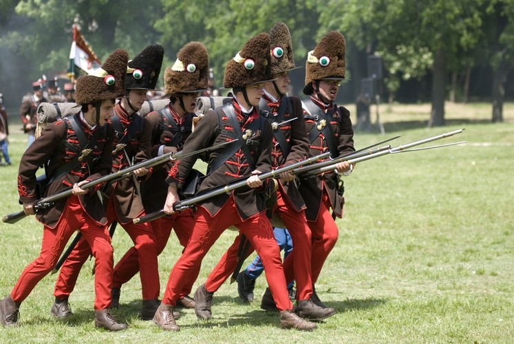 Elity polskie na emigracji popierały powstanie węgierskie w 1848 roku. Powstańców wspierał 3-tysięczny legion polski, dowodzony przez gen. Józefa Wysockiego.<br><br>

Na zdjęciu: Powstanie węgierskie 1848 - rekonstrukcja