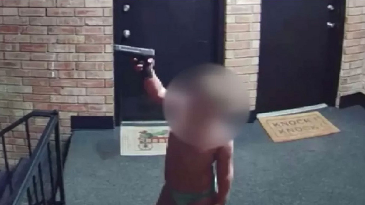 4-letni chłopiec z bronią w ręku. Chwile grozy na osiedlu [WIDEO]