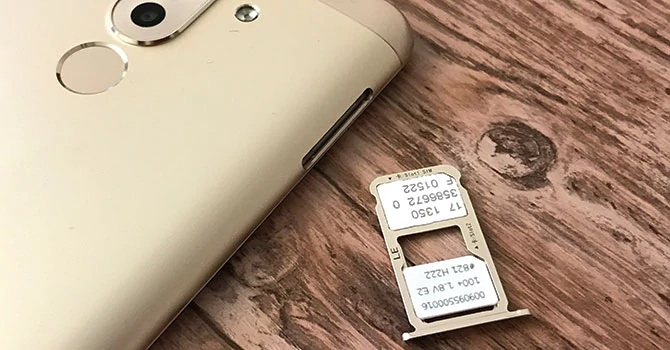 Kto nie potrzebuje karty pamięci, może uzbroić Honora 6X w dwie karty SIM i do każdej karty przypisać własny sygnał nadejścia połączenia.