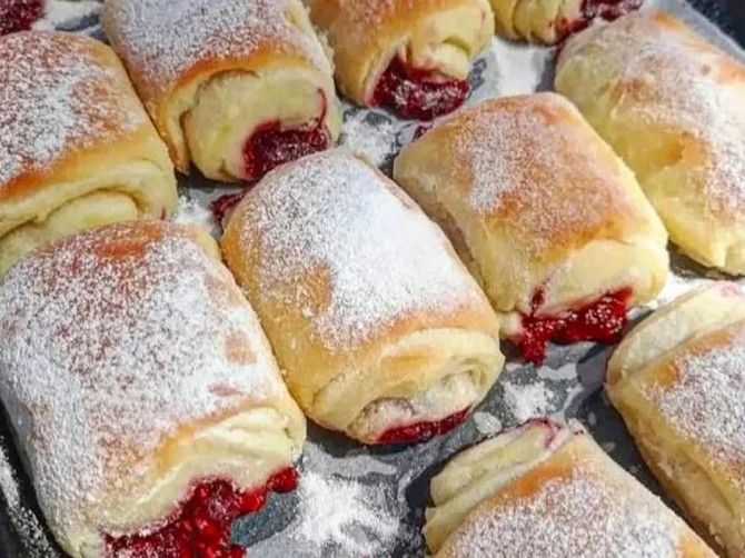 Recept za posne rolnice sa malinama, meke kao duša i pune sočnog fila