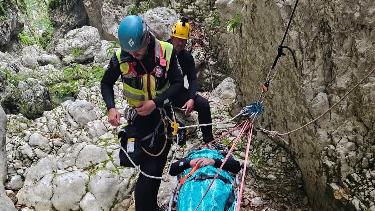 spasioci izvukli povređenog Hrvata iz kanjona Nevidio kod Šavnika