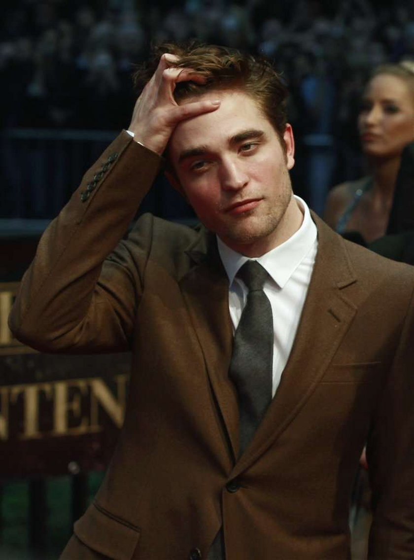 Pattinson woli starsze kobiety. Jak to?