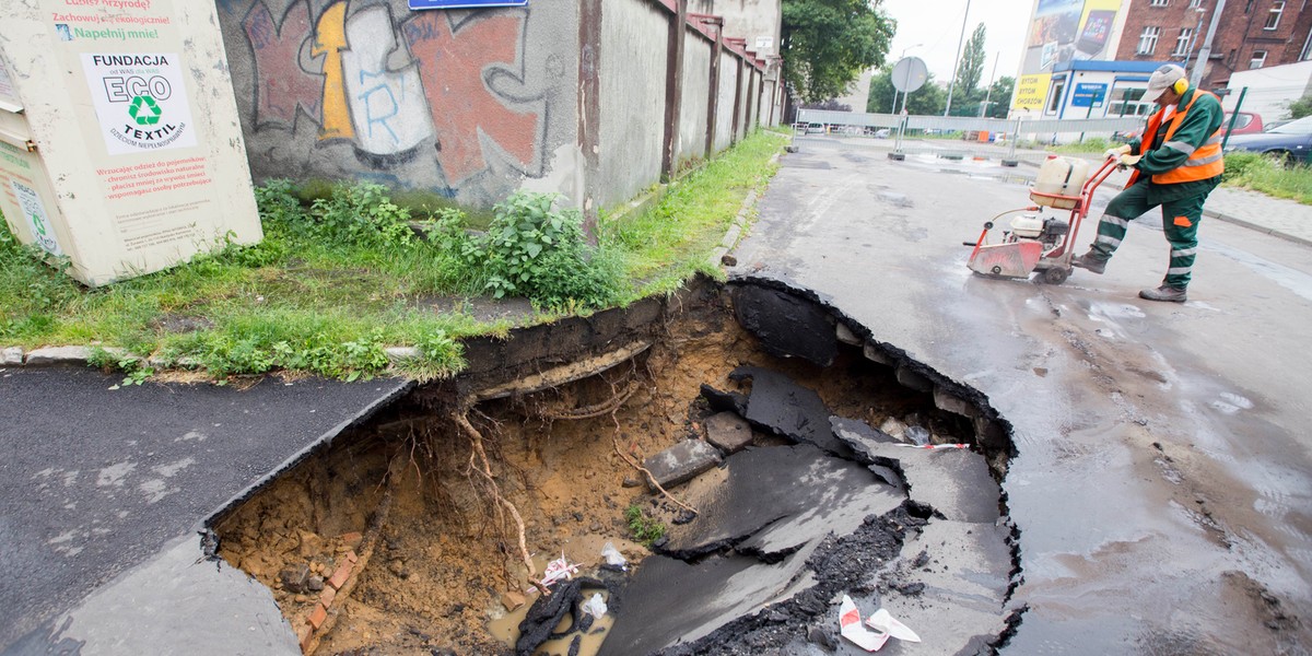 W Chorzowie zapadła sie ulica 