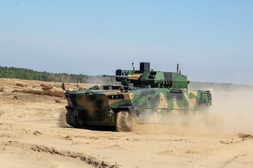 Nowy Pływający Bojowy Wóz Piechoty Borsuk zastąpić ma w Wojsku Polskim leciwe BWP-1