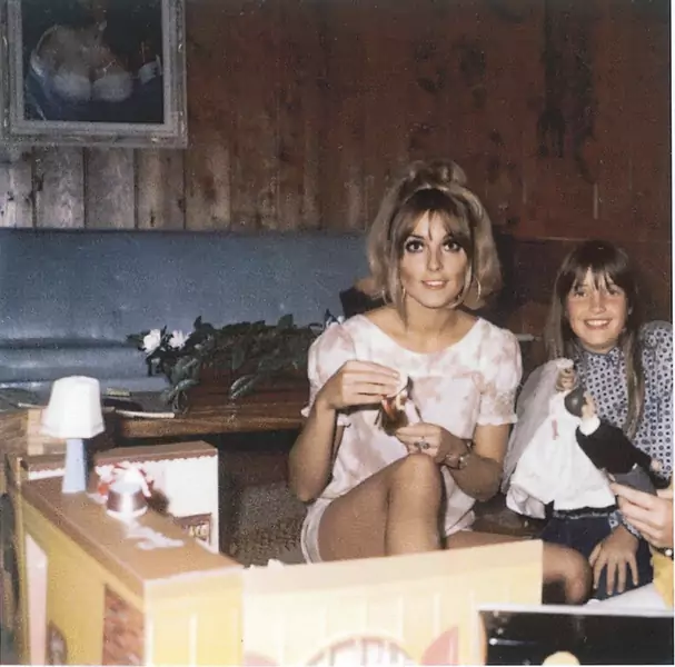 Patti uwielbiała bawić się z Sharon lalkami Barbie…