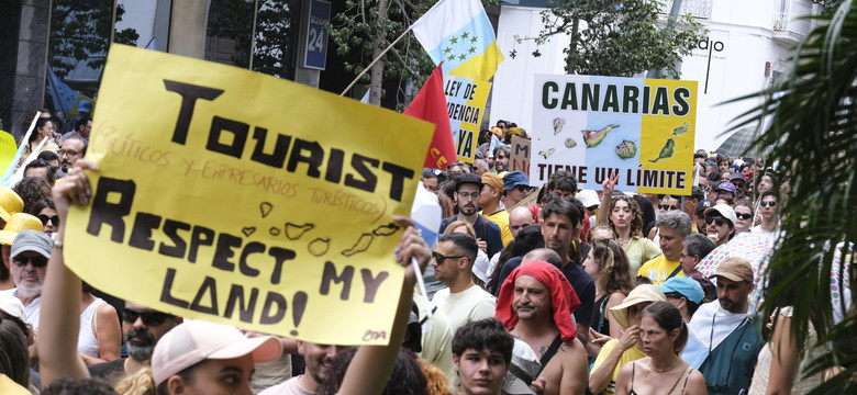 Tysiące mieszkańców Wysp Kanaryjskich wyszło na ulice. Protestują przeciw turystom