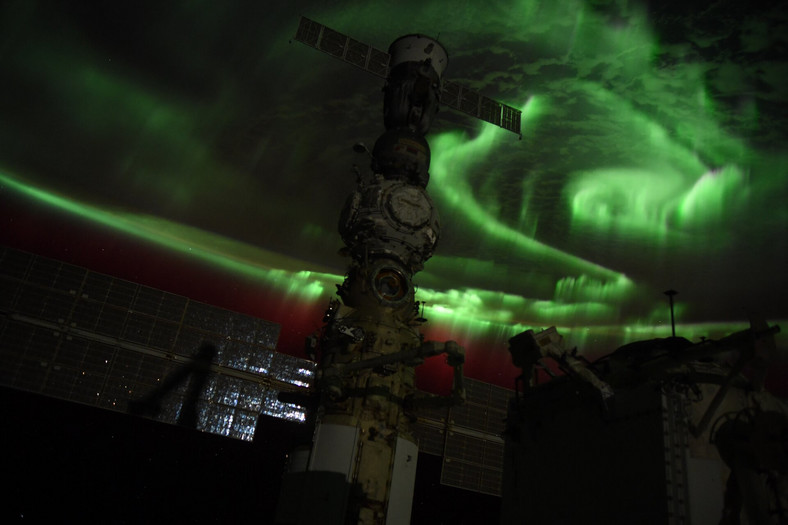 Zdjęcie zorzy polarnej wykonane z pokładu Międzynarodowej Stacji Kosmicznej
