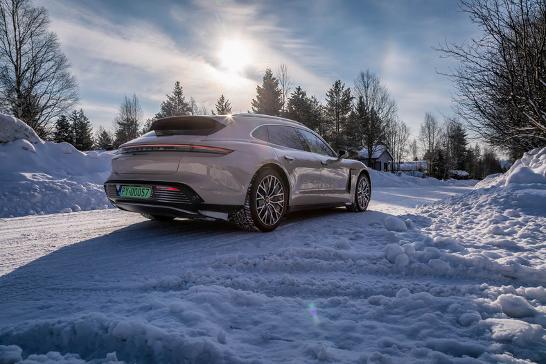 Porsche Taycan na wyprawie zimowej w Finlandii
