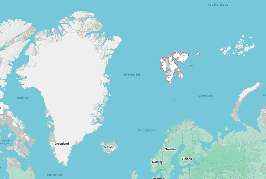 Svalbard na mapi (obeleženo crvenim)