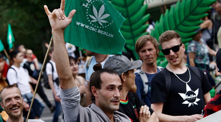 Legalizáció melletti demonstráció Németországban.