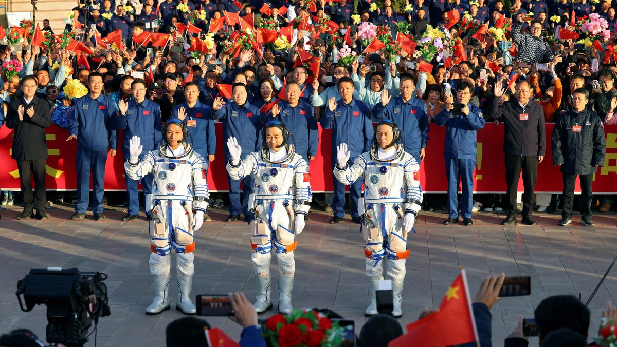 Chińscy astronauci niedługo przed startem misji