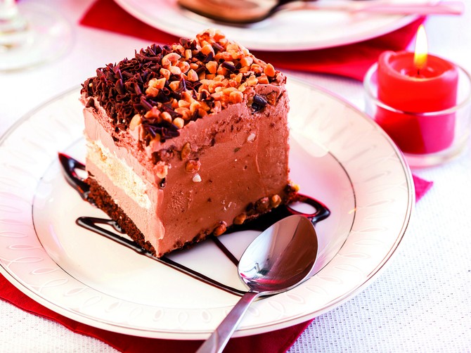 120221_cokoladna-krempita-stockphotopieceofmeringuecakewithchocolate227825173