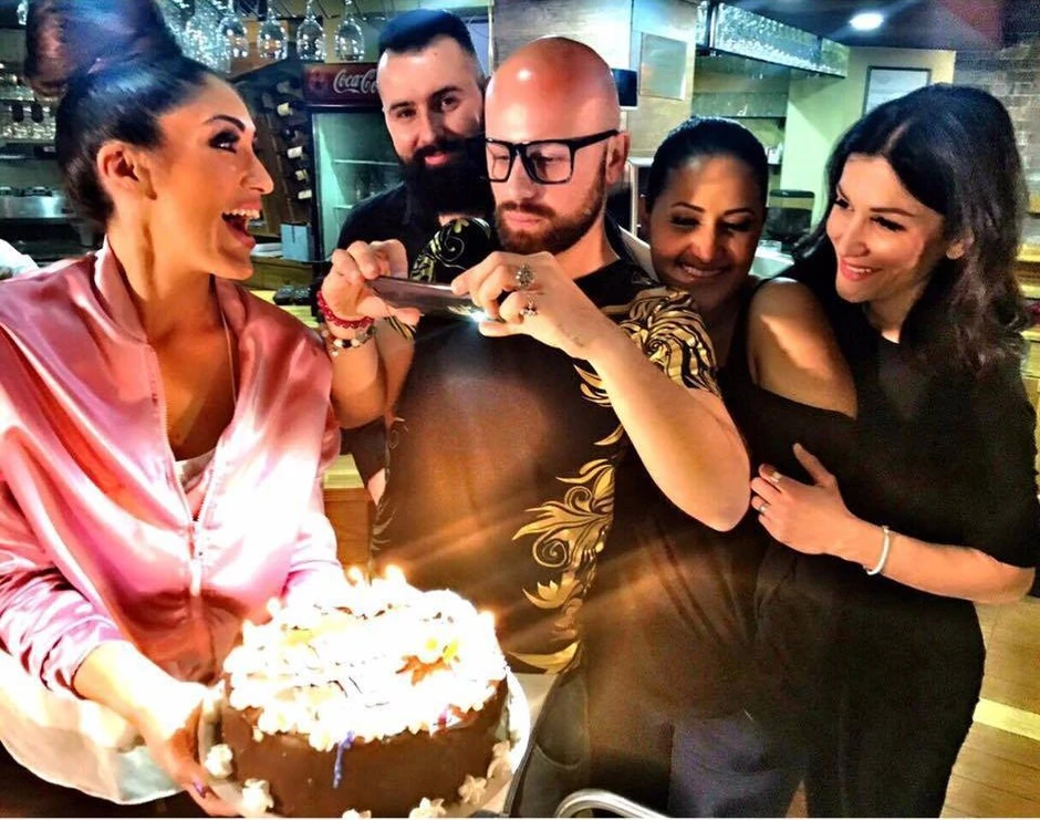 Okupili su se da bi proslavili Deenov rođendan