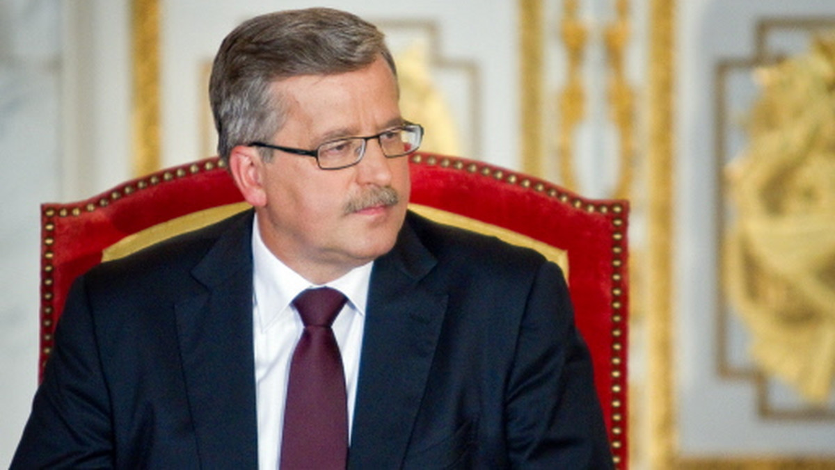 Prezydent Bronisław Komorowski podpisał ustawę okołobudżetową, która m.in. podnosi od stycznia 2011 r. podstawową stawkę podatku VAT z 22 do 23 proc. - poinformowała 14 grudnia kancelaria prezydenta.