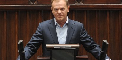 Premier bez krawata! I to w Sejmie! FOTO