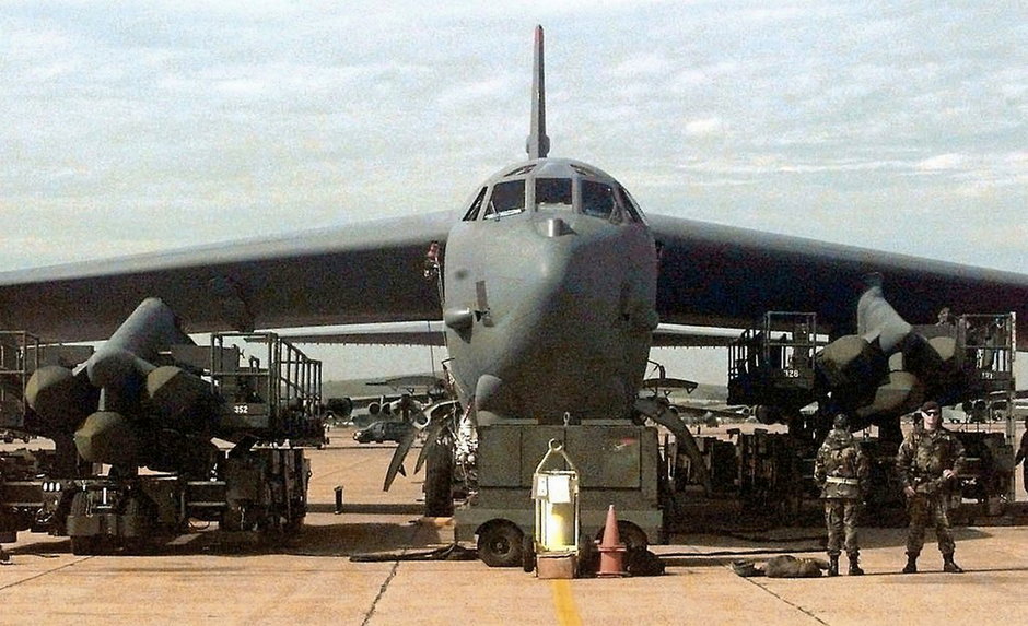 B-52 z pociskami AGM-129 ACM, które zutylizowano na podstawie porozumień o redukcji arsenałów broni jądrowej.