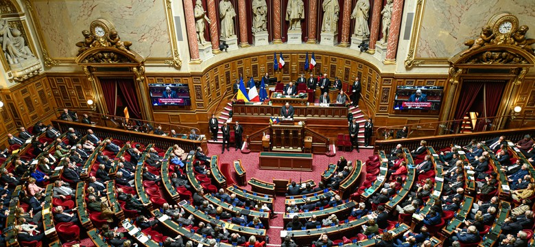Upadek rządu Francji. Czy wsparcie dla Ukrainy zostanie ograniczone?