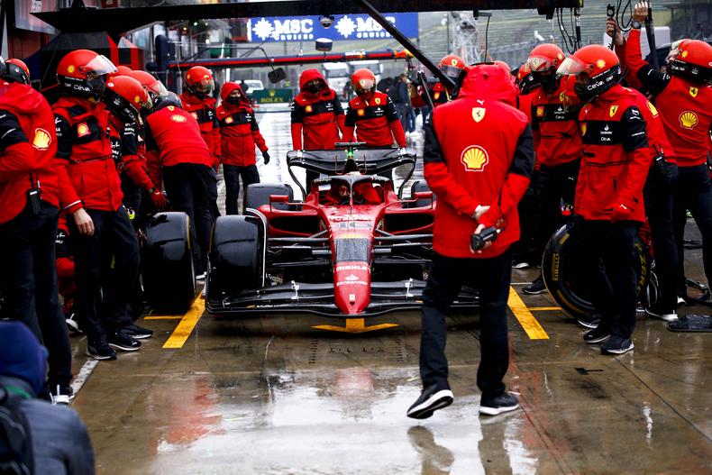 Charles Leclerc and the Scuderia Ferrari team practicing a pitstop at the Imola circuit
