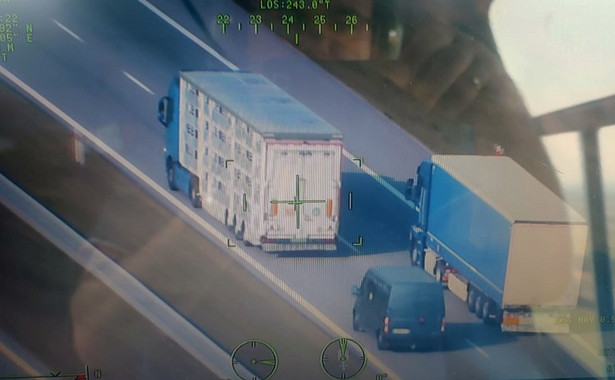 Dziś nad ranem policja zaskoczyła kierowców ciężarówek na autostradzie A2. Funkcjonariusze zaatakowali z ziemi (nieoznakowane radiowozy grupy SPEED) i powietrza (helikopter)