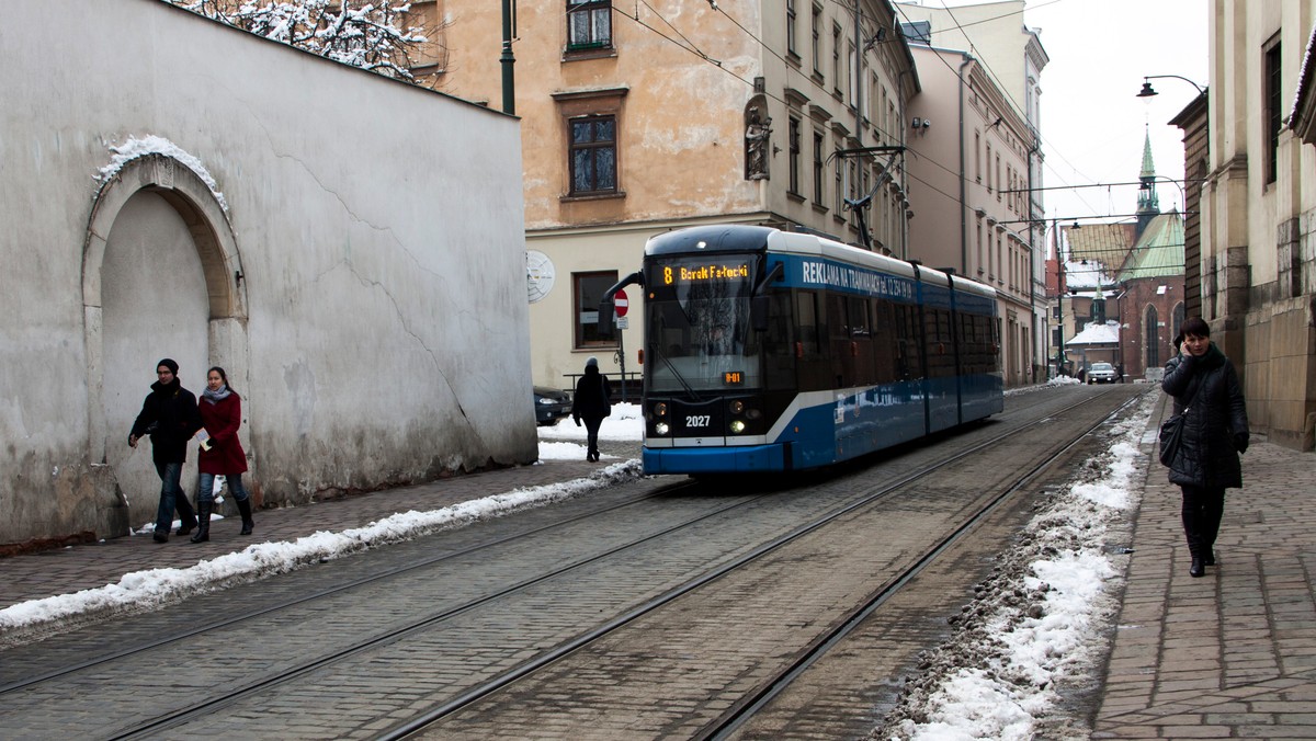 Po prawie roku od wprowadzenia zmian w siatce połączeń w krakowskiej komunikacji, na swoją starą trasę do Bronowic wraca tramwaj numer osiem. Poinformował o tym dzisiaj dyrektor ZIKiT Jerzy Marcinko.