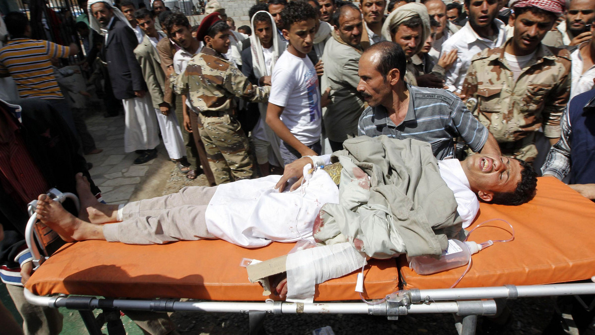 Co najmniej 6 osób zostało zabitych, a kilkadziesiąt rannych z rąk jemeńskich sił bezpieczeństwa. W nocy z czwartku na piątek w Taizzie na południowym zachodzie kraju wojsko otworzyło ogień do ludzi domagających się ustąpienia prezydenta Alego Abd Allaha Salaha.