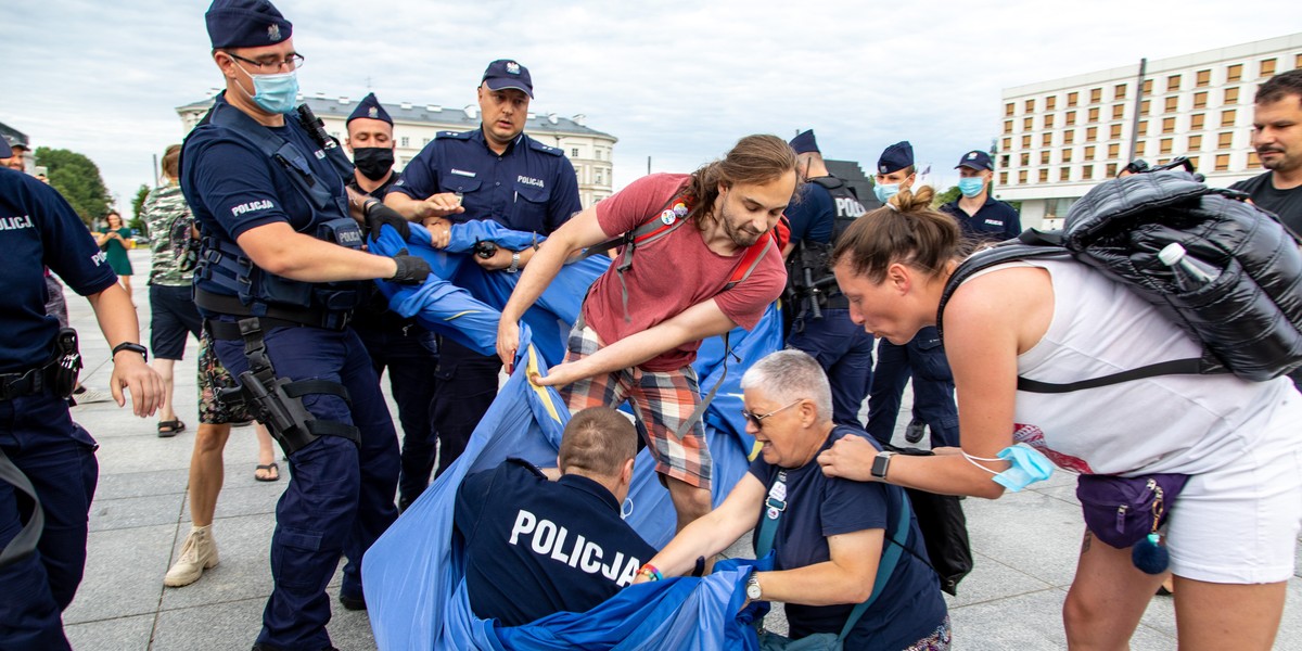 Przepychanki z policją