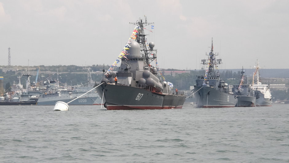 Rosyjskie okręty w porcie Sewastopolu (zdjęcie ilustracyjne)