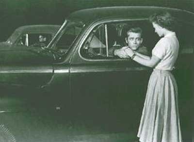 Natalie Wood i James Dean w filmie "Buntownik bez powodu"