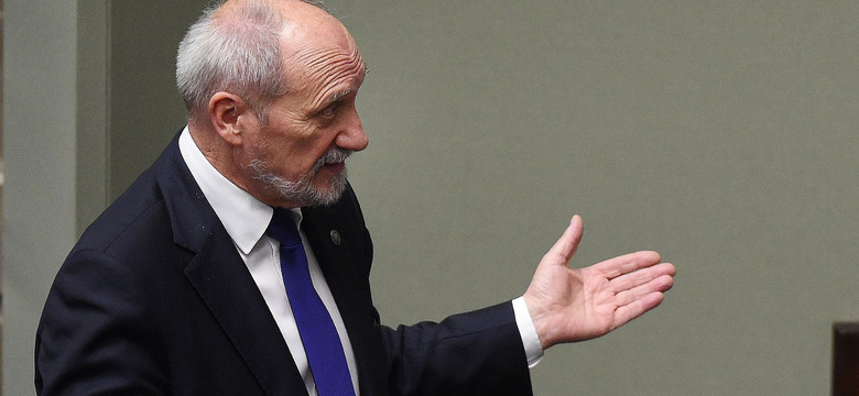 Macierewicz: Ustawa nie przewiduje możliwości nieopublikowania raportu WSI