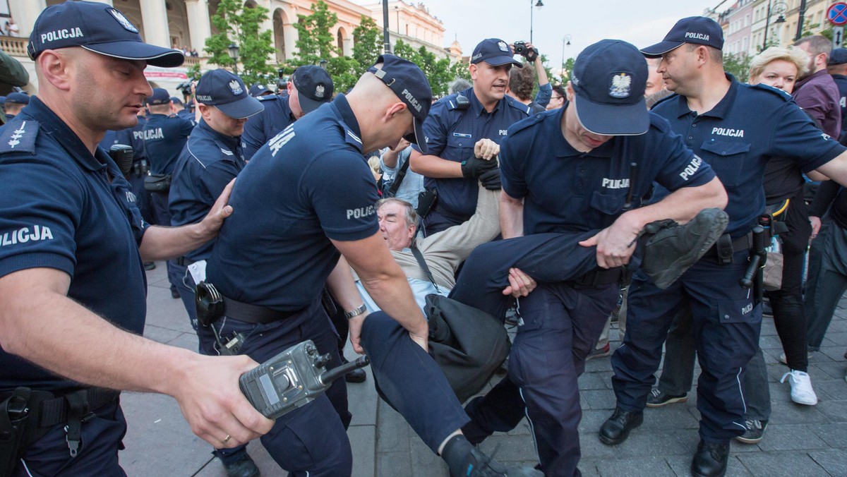 miesięcznica smoleńska smoleńsk Krakowskie Przedmieście