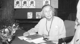 jej książka od lat jest szkolną lekturą. przetłumaczono ją nawet na turkmeński