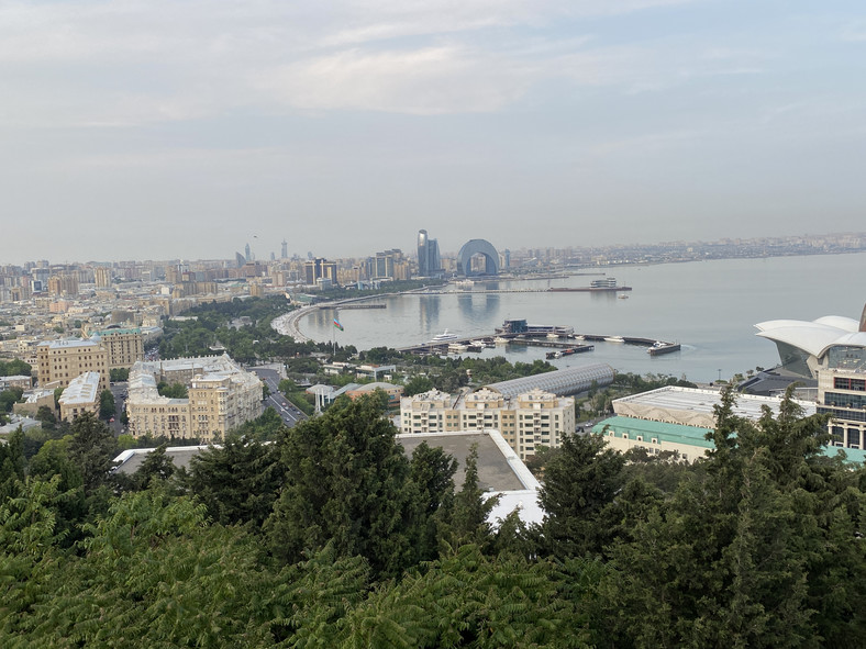 Panorama Baku z perspektywy Dağüstü park