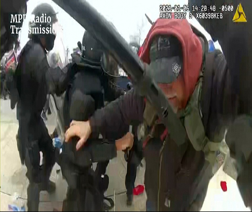 Scena sa video snimka upada u Kapitol hil prikazana na saslušanju