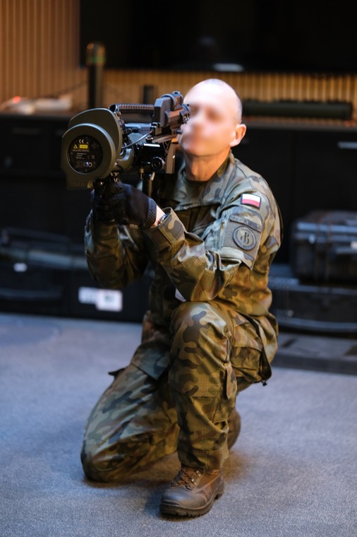 Pierwsi instrukorzy WOT zostali już zapoznani z granatnikiem Carl Gustaf M4. Broń trafi do Wojska Polskiego w liczbie ok. 6 tys. sztuk.