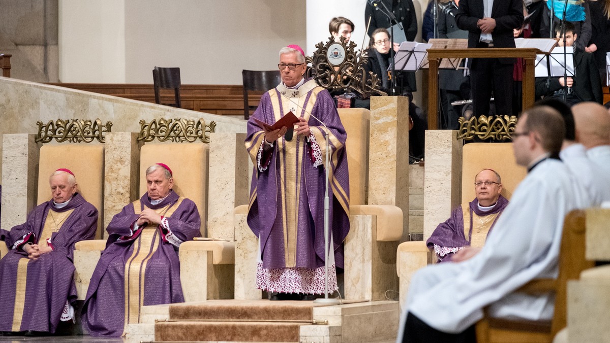 Do budowania dobra wspólnego i stałego pogłębiania wiary wezwał podczas dzisiejszej mszy św. pontyfikalnej odprawionej w archikatedrze w Katowicach z okazji 25-lecia ustanowienia metropolii górnośląskiej biskup opolski Andrzej Czaja.