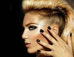 Koniec z neonami! Oto najmodniejszy manicure jesieni 2013
